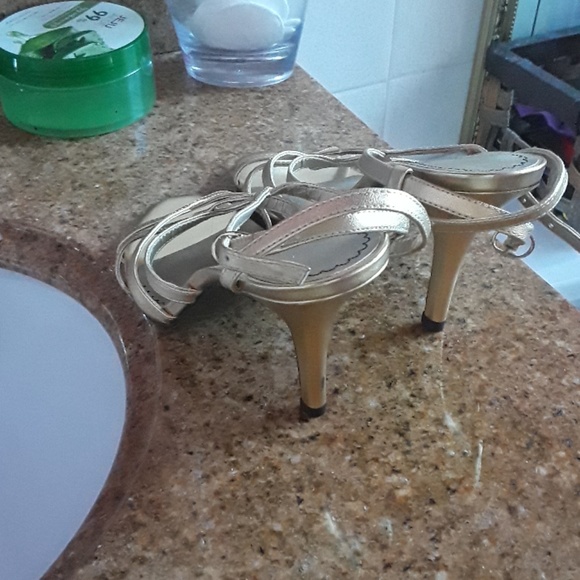 Heels - Picture 4 of 4